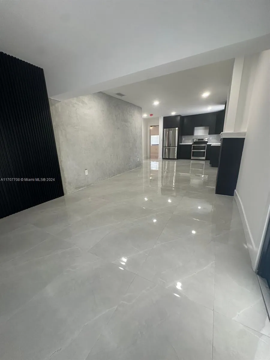 1946 NW 49th St, Miami FL 33142