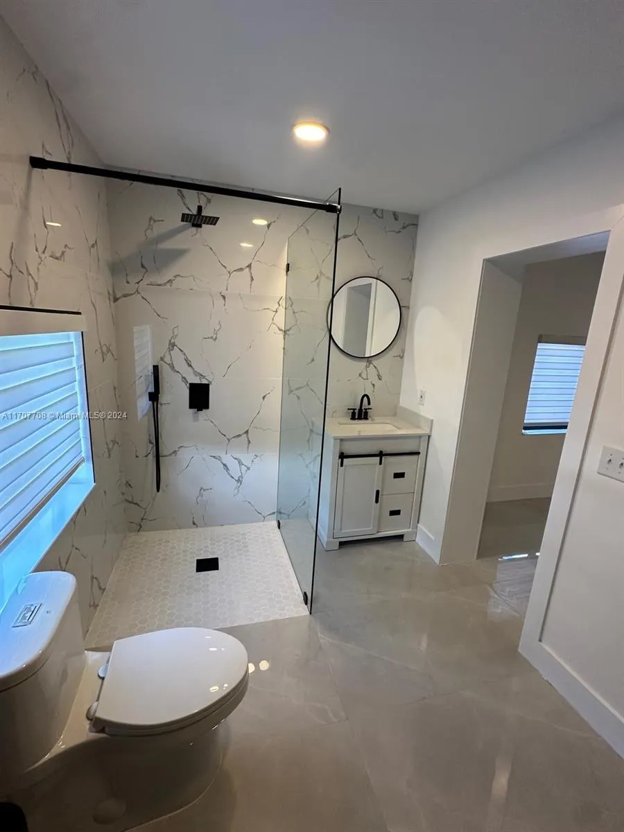 1946 NW 49th St, Miami FL 33142