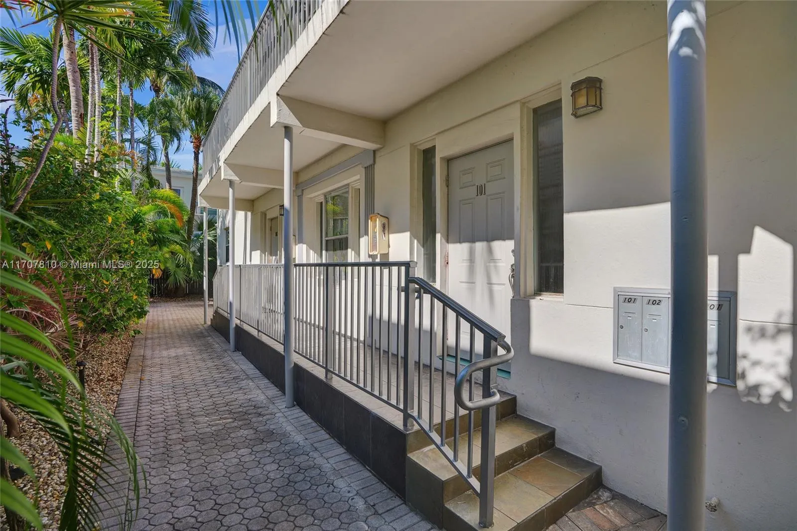 1622 Bay Rd, Miami Beach FL 33139