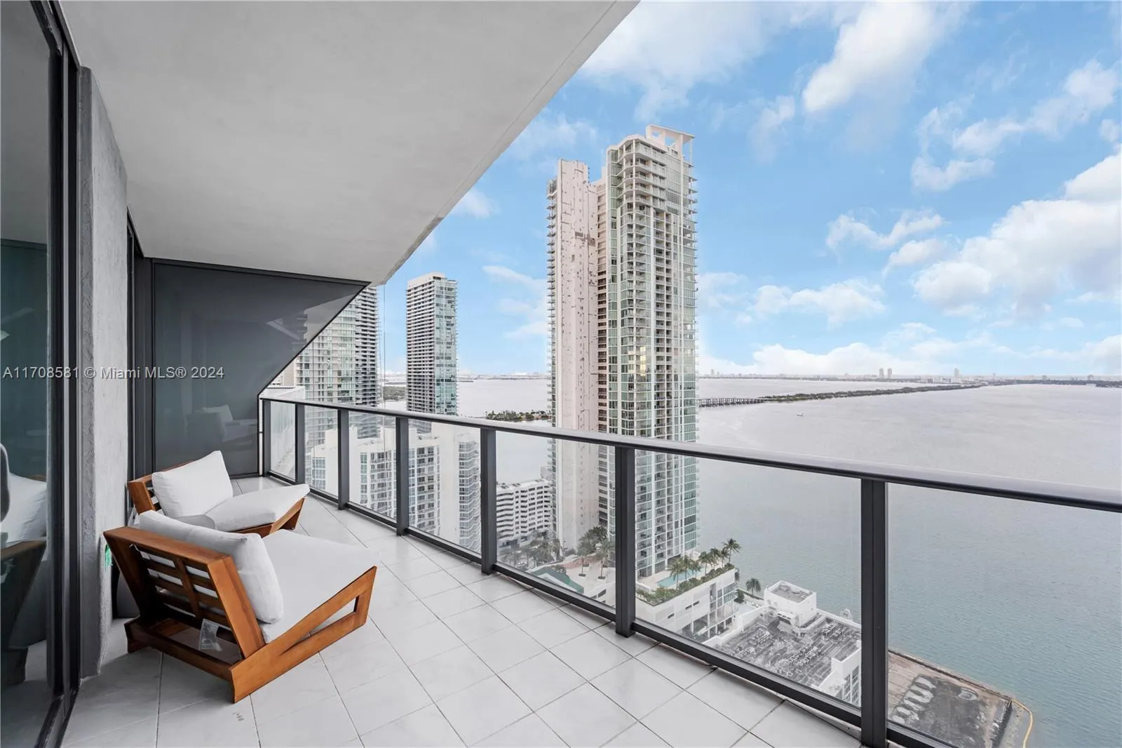 1 bedroom 1 bath for sale at 460 NE 28th St # 3002, Miami FL 33137