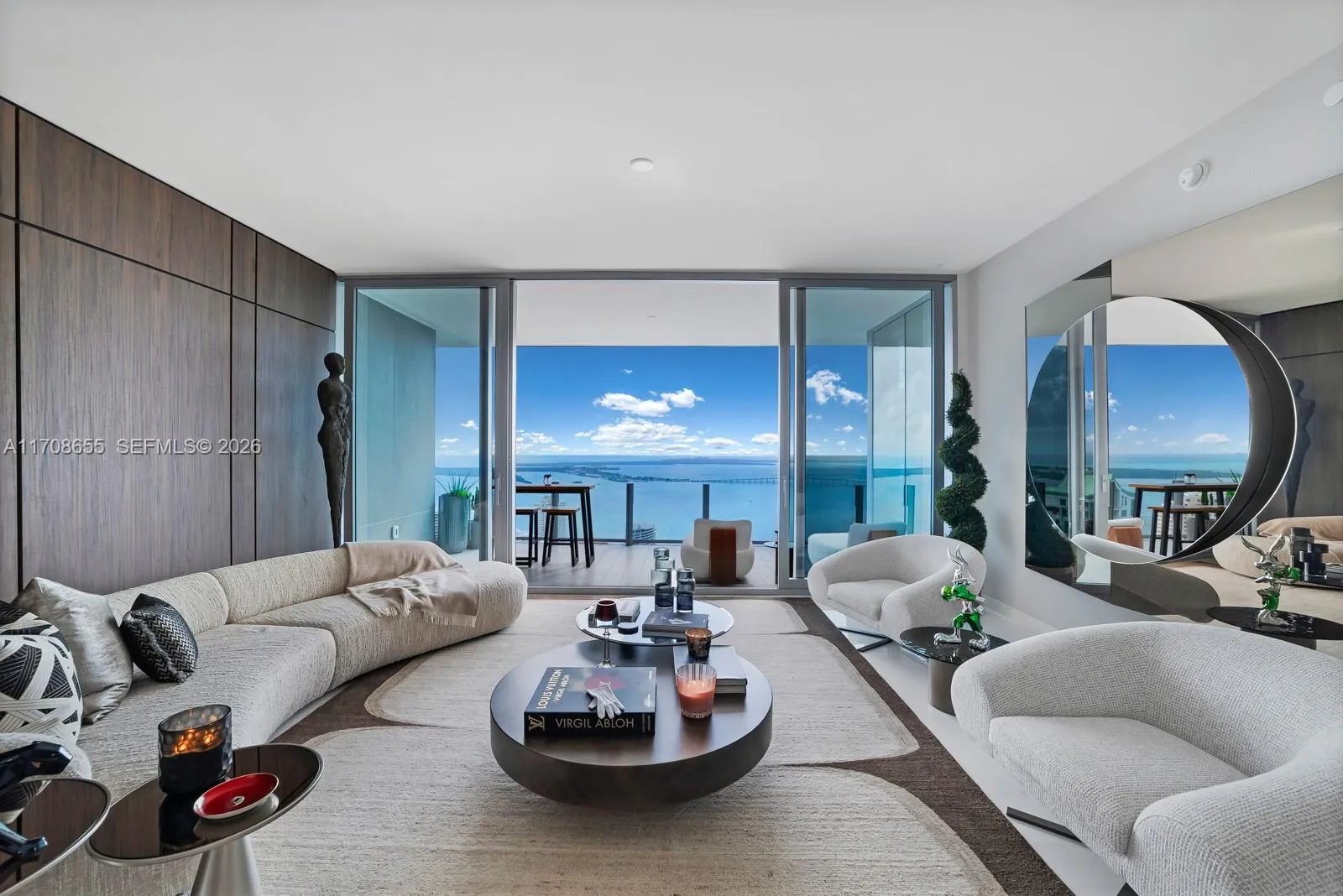 3 bedroom 4 bath for sale at 300 Biscayne Blvd Way # 4703, Miami FL 33131
