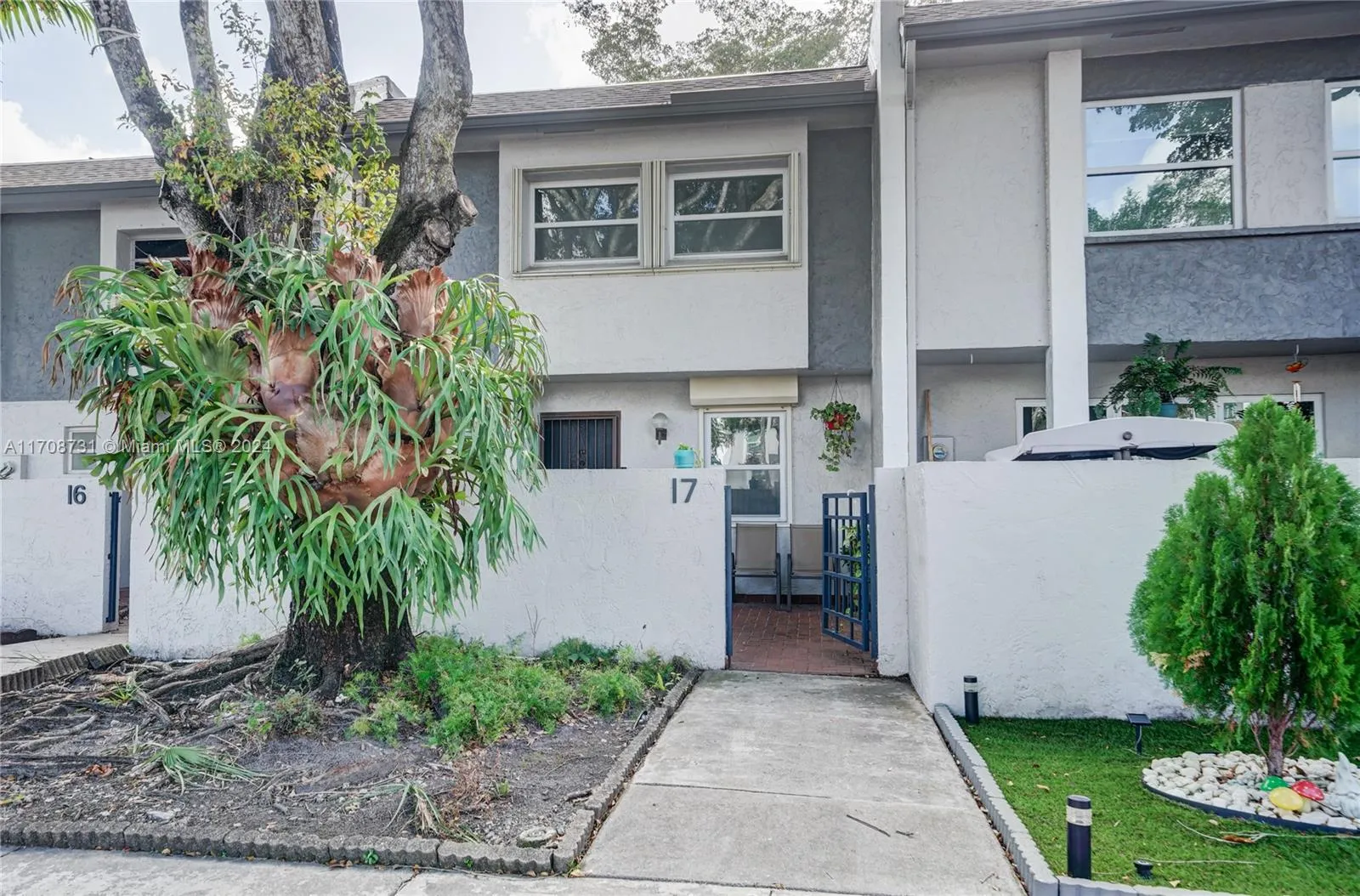 2 bedroom 2 bath for sale at 14115 SW 66th St # I7, Miami FL 33183