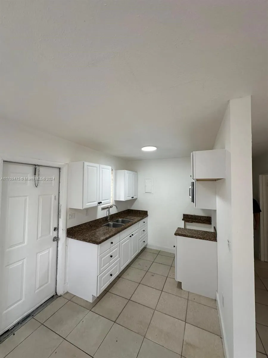 940 NW 34th Way, Lauderhill FL 33311