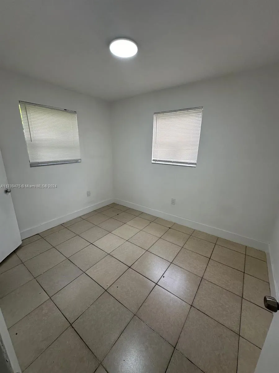 940 NW 34th Way, Lauderhill FL 33311