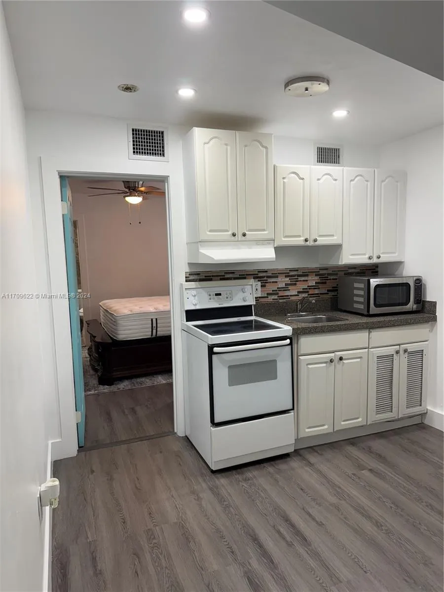 2400 Acapulco Dr, Miramar FL 33023