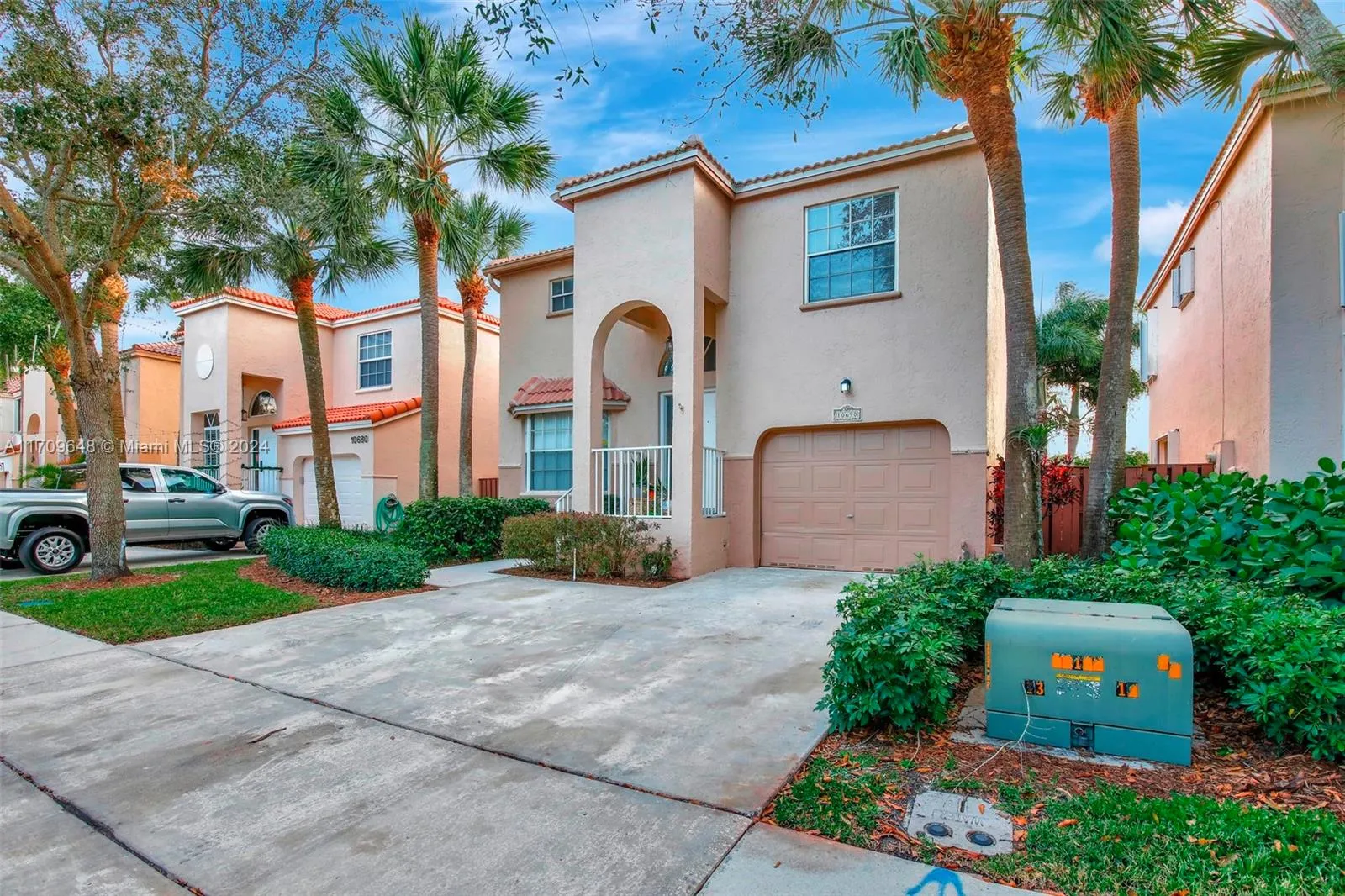 10690 NW 12th Dr, Plantation FL 33322
