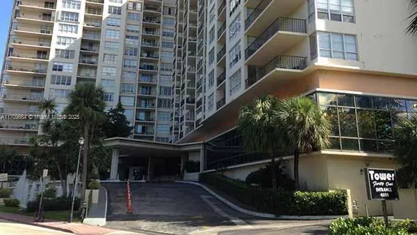 4101 Pine Tree Dr # 605, Miami Beach FL 33140