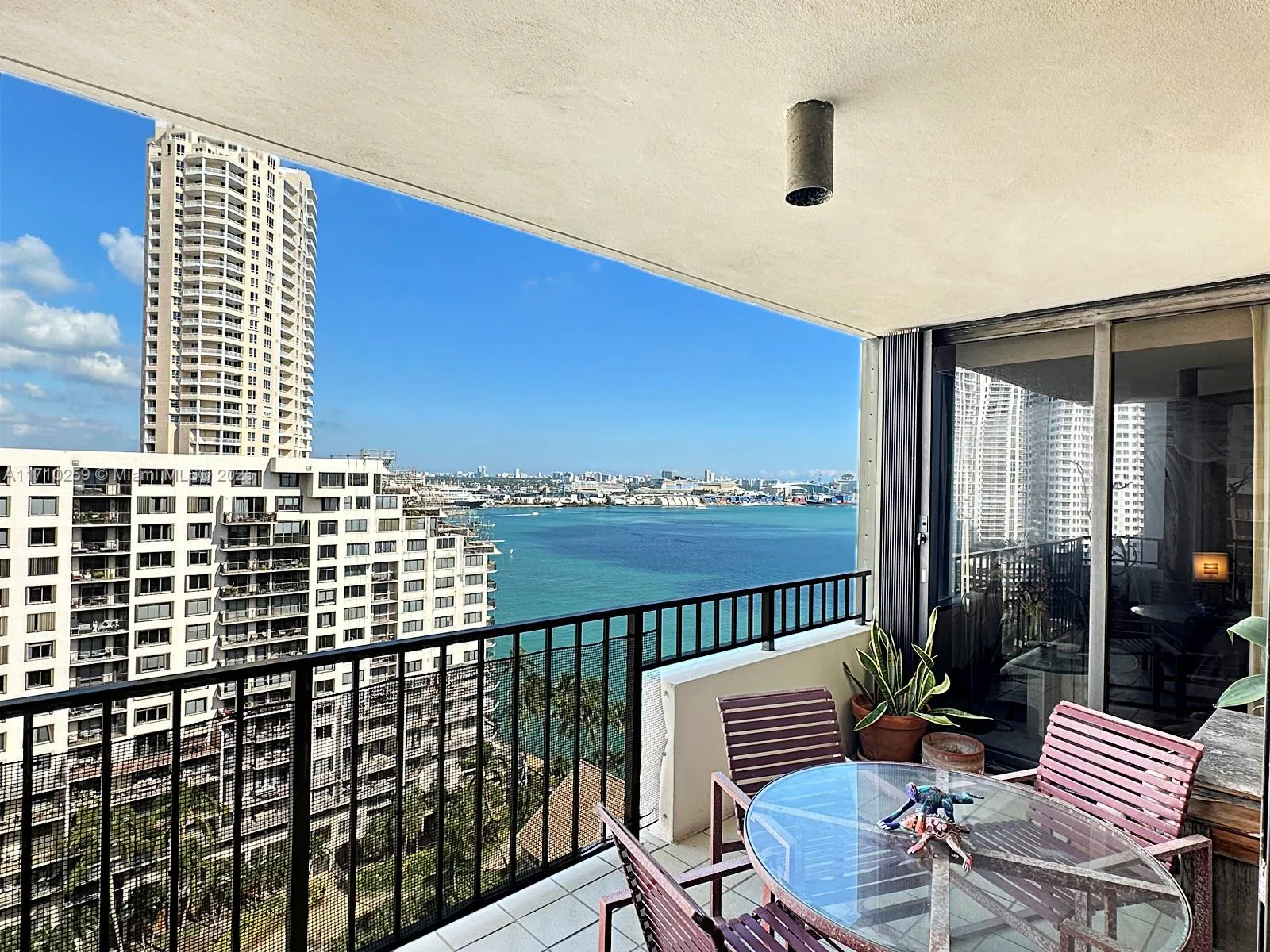 520 Brickell Key Dr, Miami FL 33131