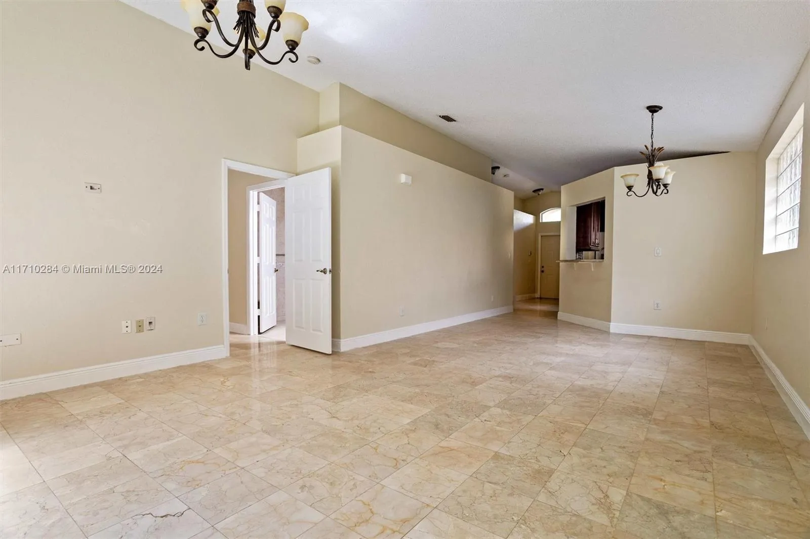 4120 Sapphire St, Weston FL 33331