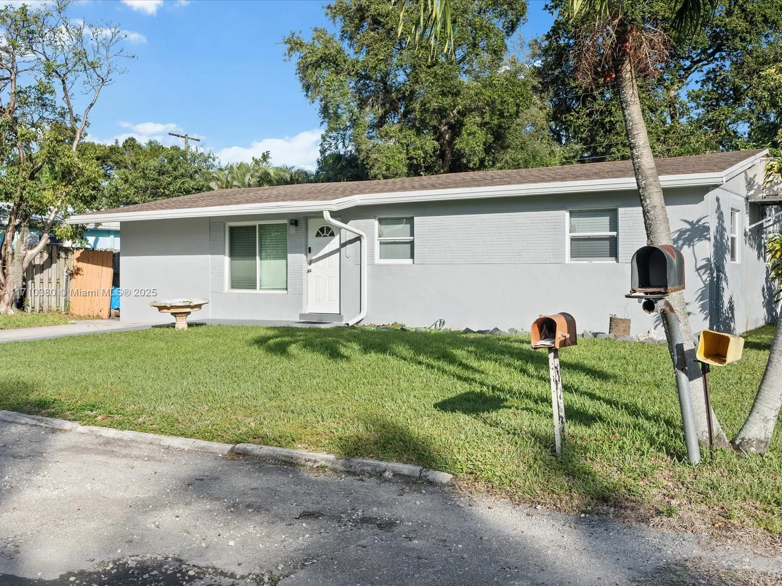 4255 SW 50th St, Dania Beach FL 33314