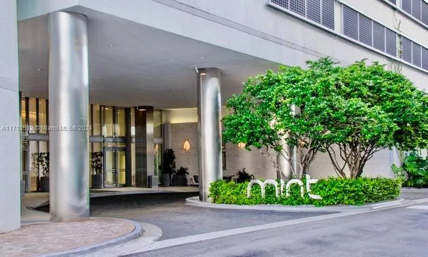 1 bedroom 1 bath for sale at 92 SW 3rd St # 4707, Miami FL 33130