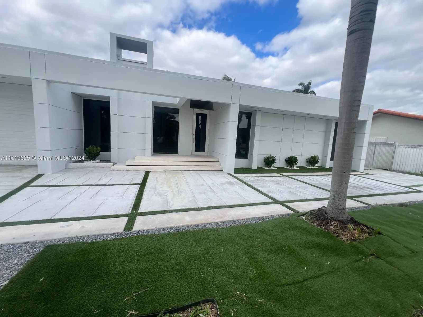 10465 NW 130th St, Hialeah Gardens FL 33018
