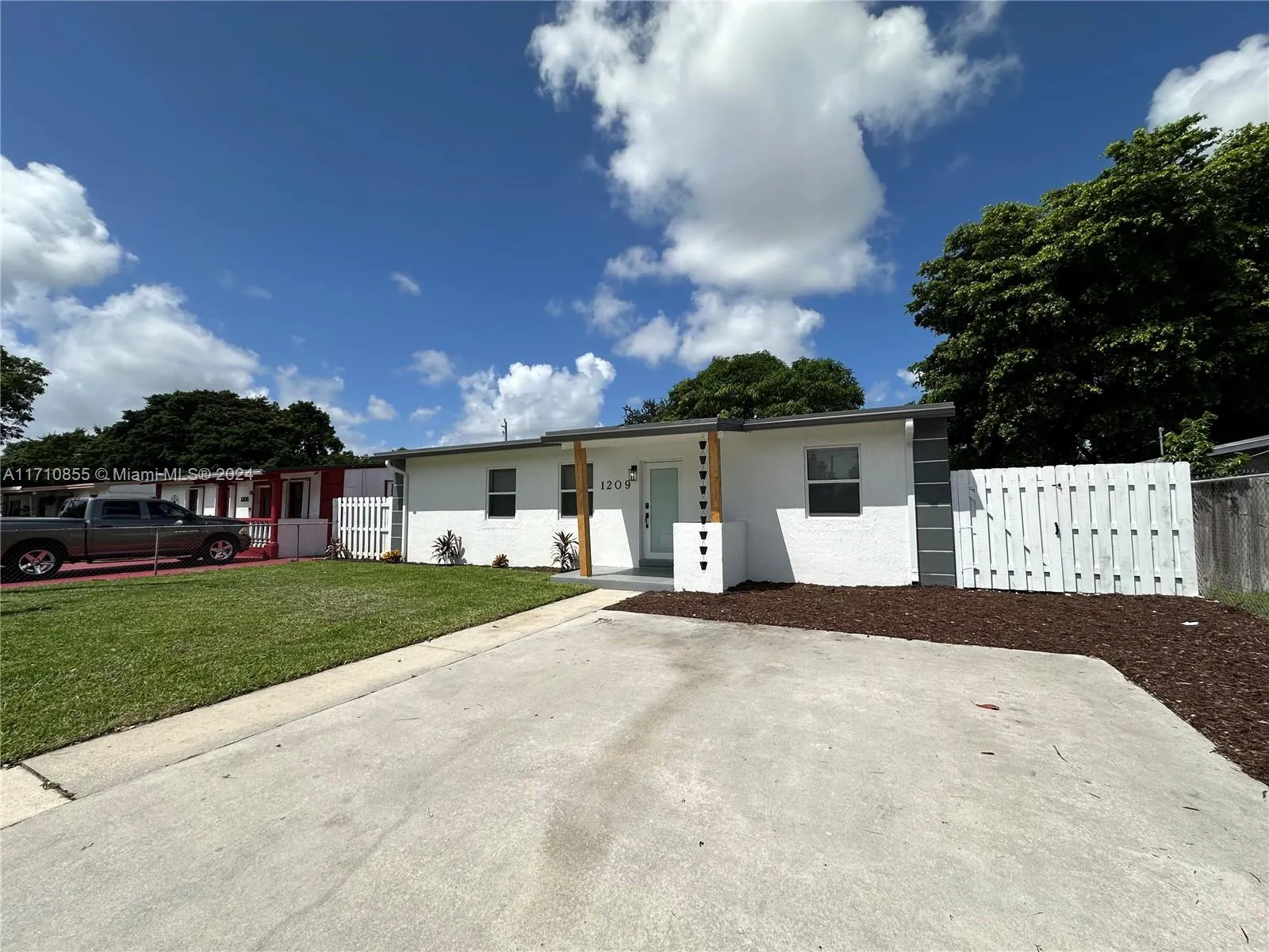1209 NW 9th Ave, Fort Lauderdale FL 33311