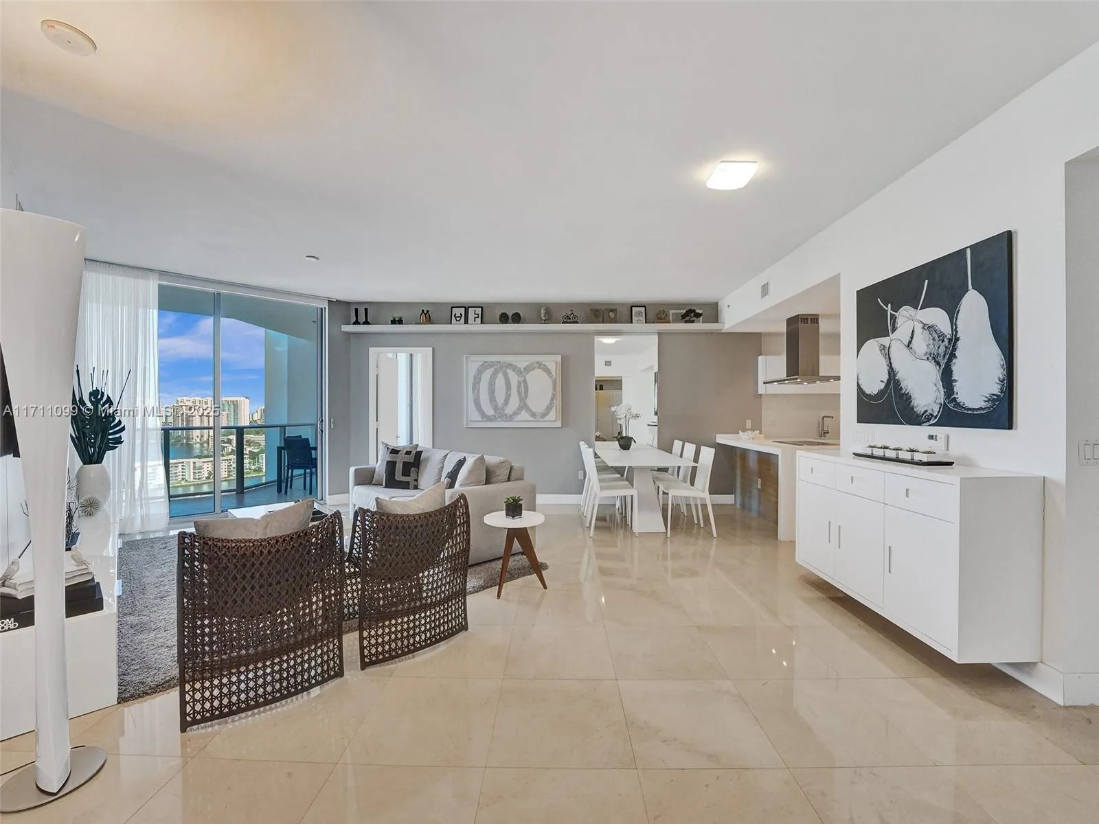 3 bedroom 3 bath for sale at 17301 Biscayne Blvd # 2008, North Miami Beach FL 33160