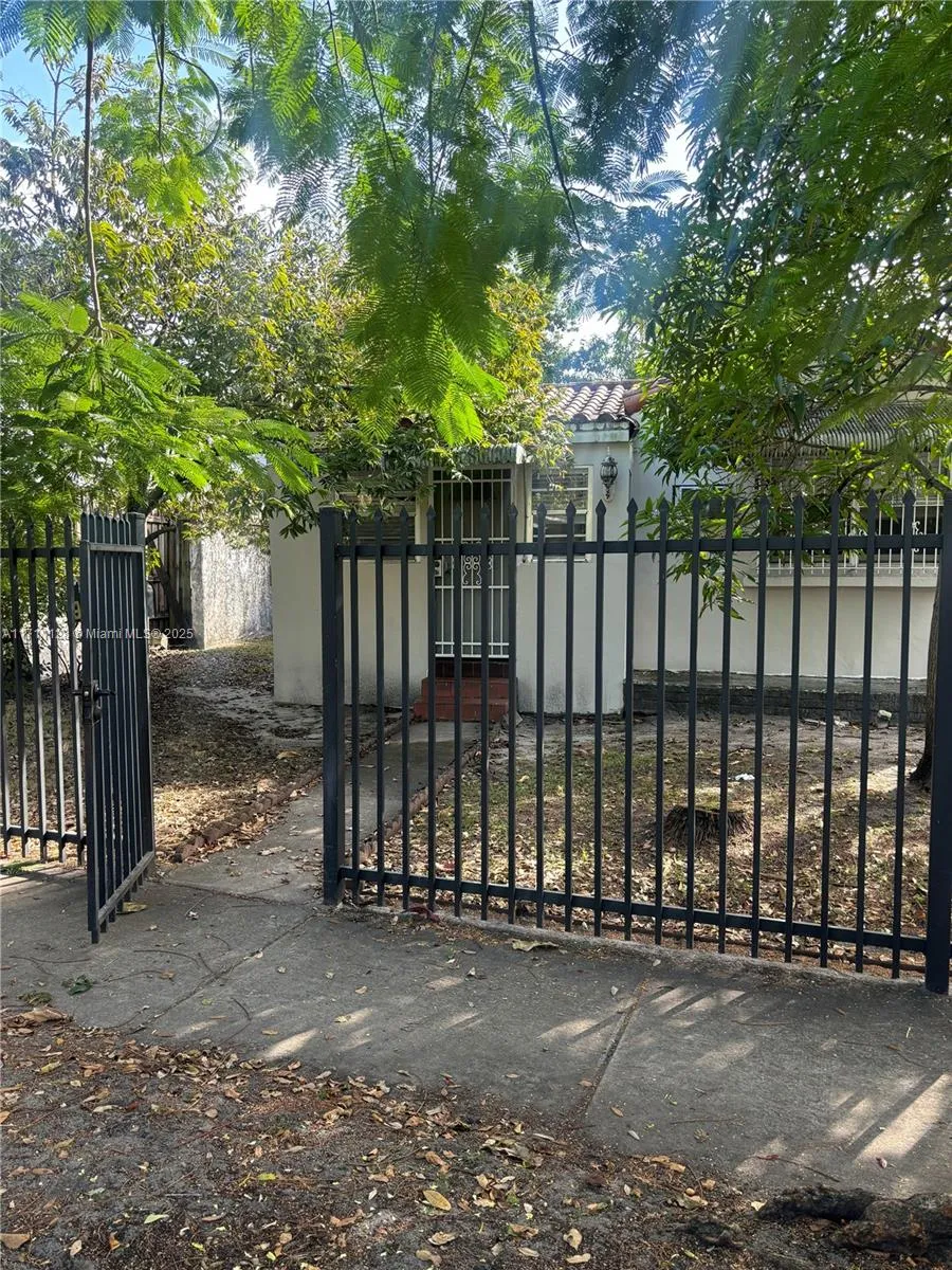 2 bedroom 1 bath for sale at 90 NE 48th St, Miami FL 33137