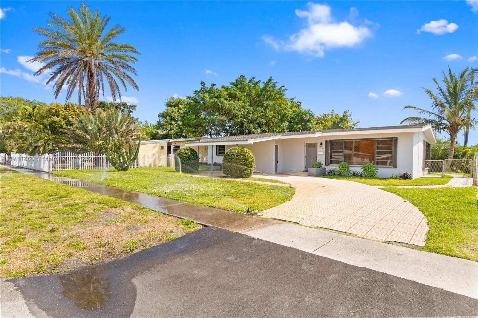 3 bedroom 2 bath for sale at 570 NE 173rd St, North Miami Beach FL 33162
