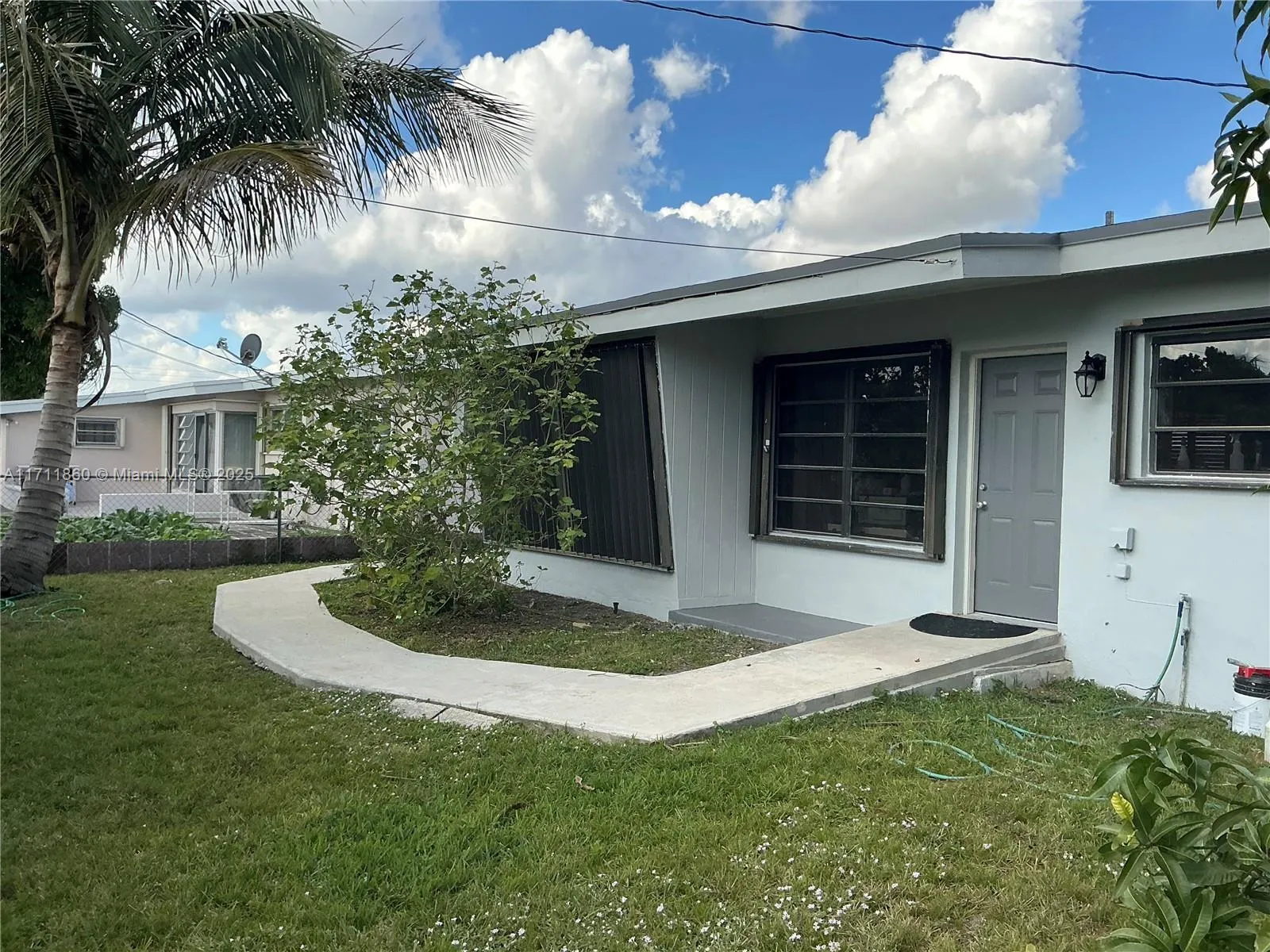 570 NE 173rd St, North Miami Beach FL 33162