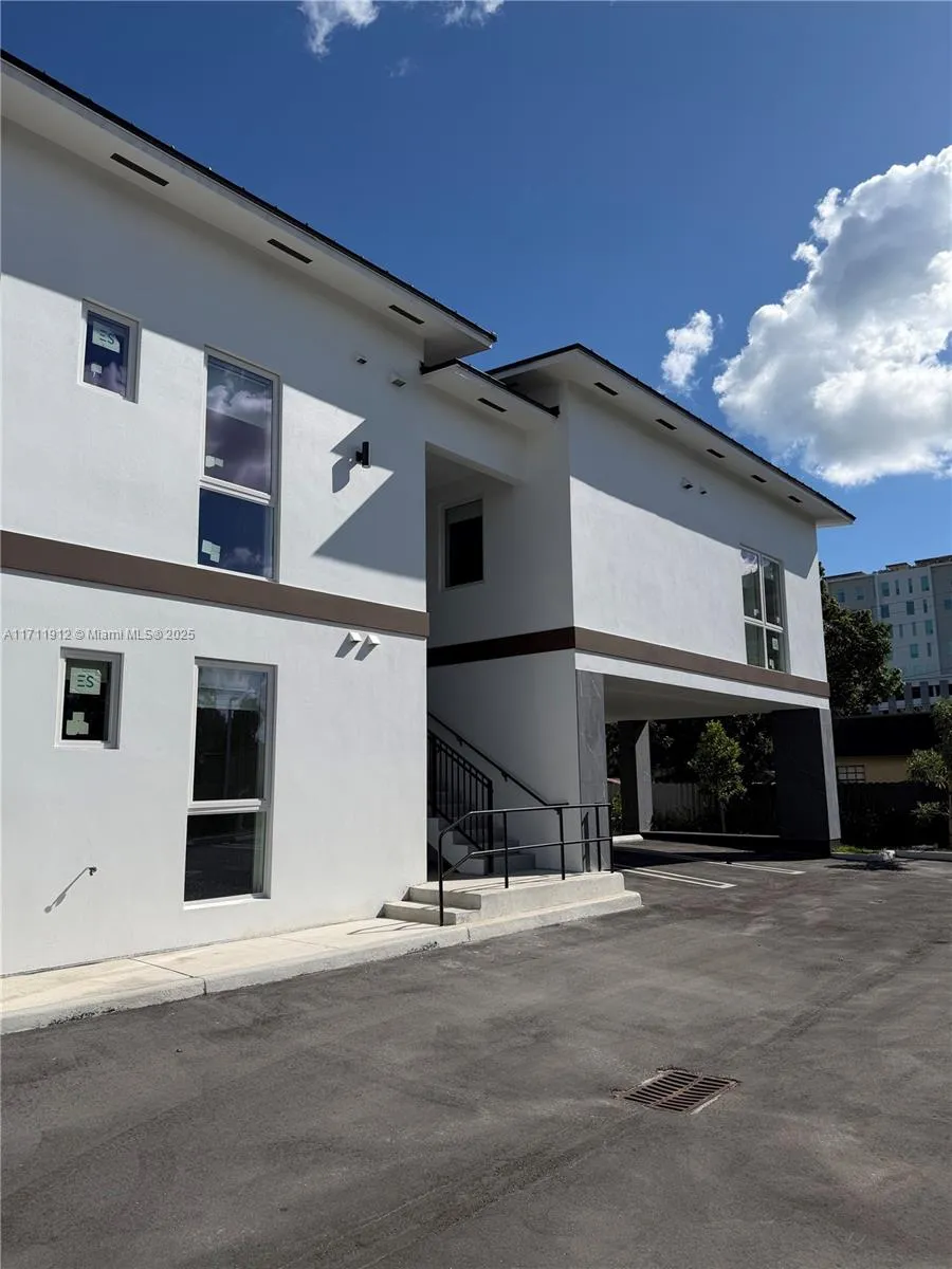 for sale at 210 SE 10th St, Hallandale Beach FL 33009