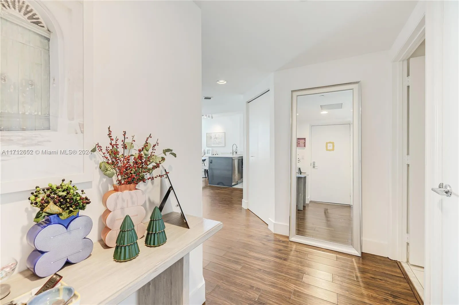 2 bedroom 2 bath for sale at 55 SE 6th St # 3407, Miami FL 33131