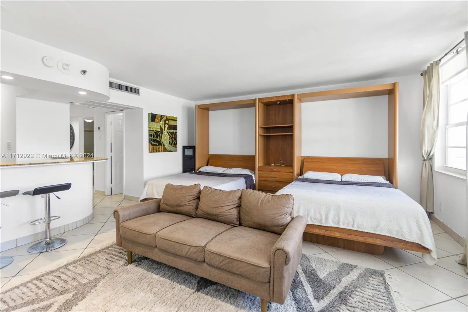 1 bath for rent at 100 Lincoln Rd # 520, Miami Beach FL 33139