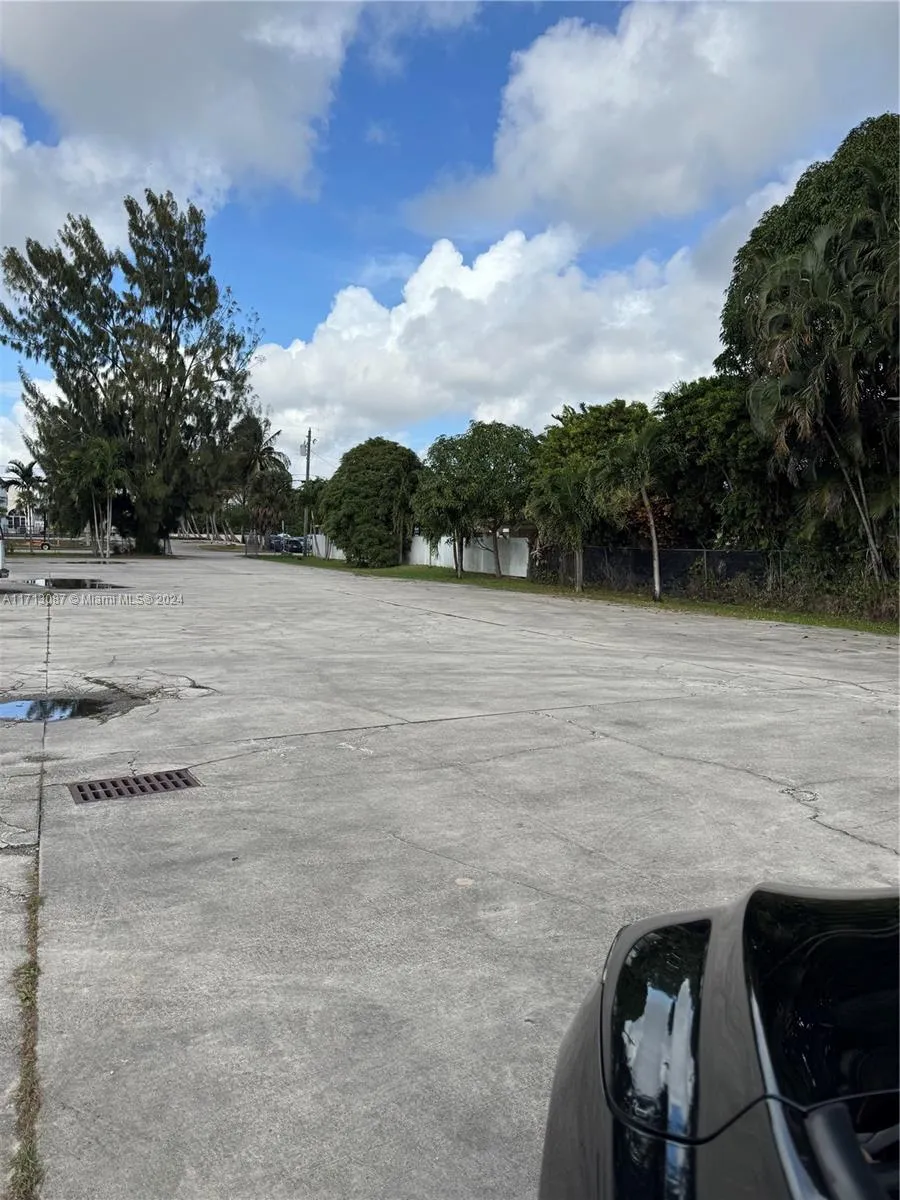 15343 NW 2nd Ave, Miami FL 33169