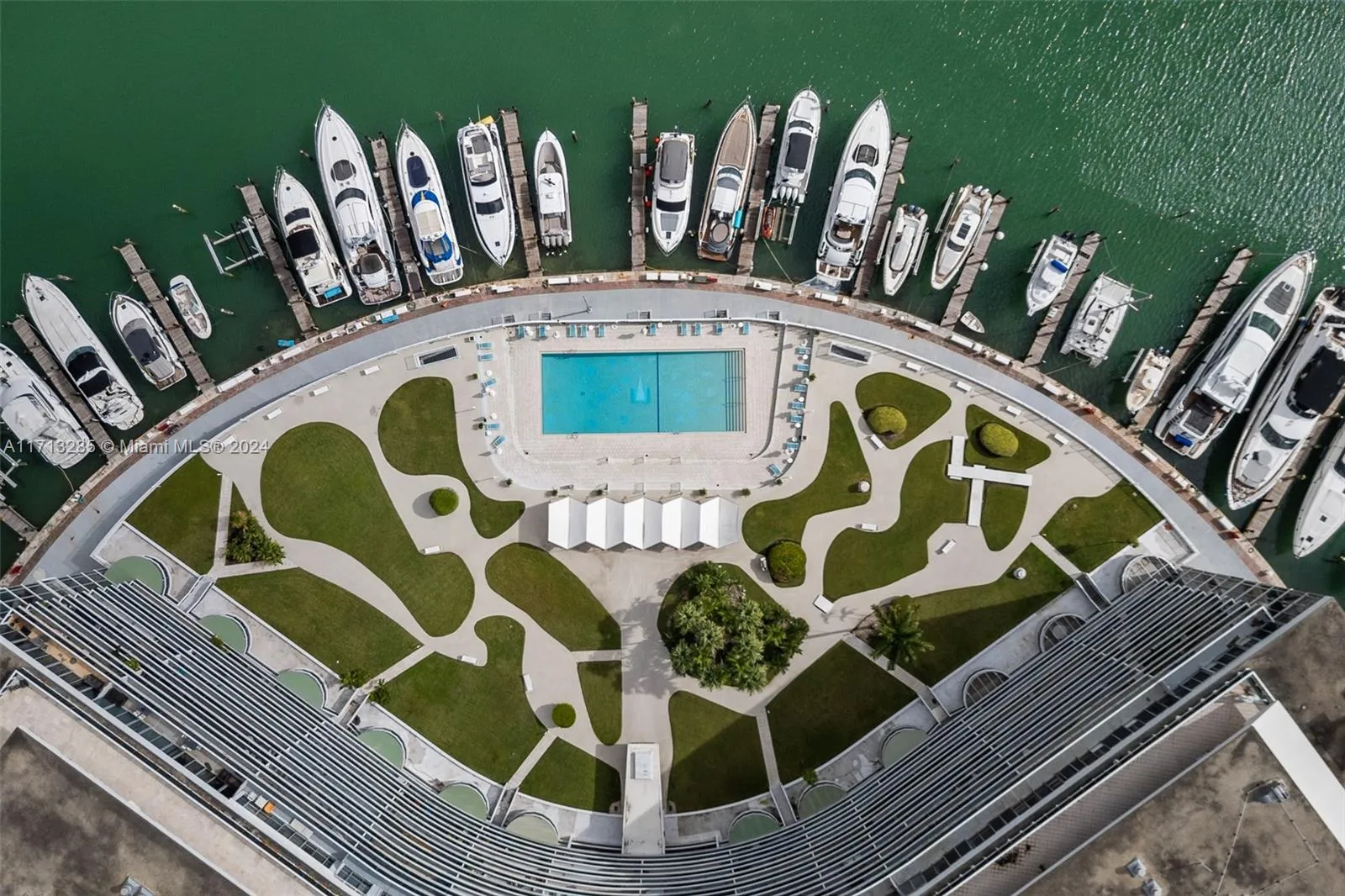 900 Bay Dr, Miami Beach FL 33141