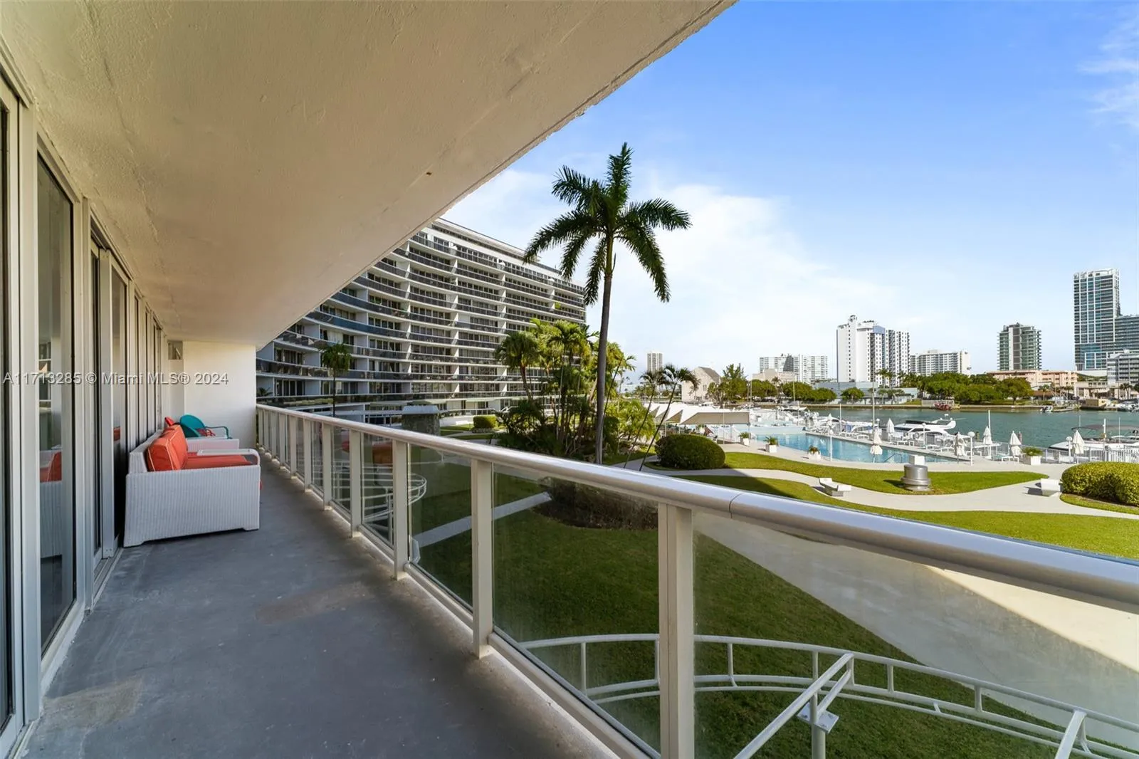 900 Bay Dr, Miami Beach FL 33141