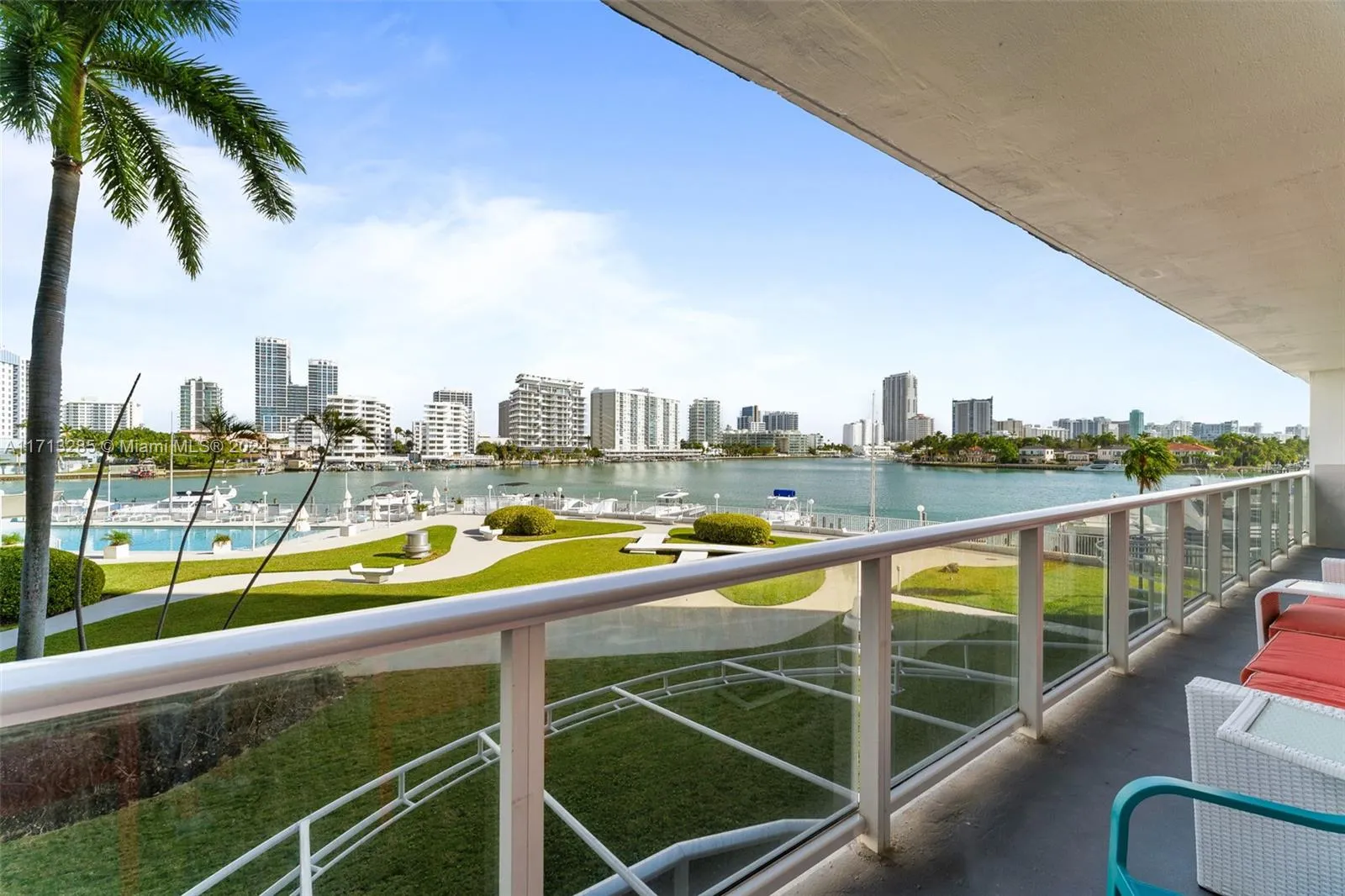 900 Bay Dr, Miami Beach FL 33141