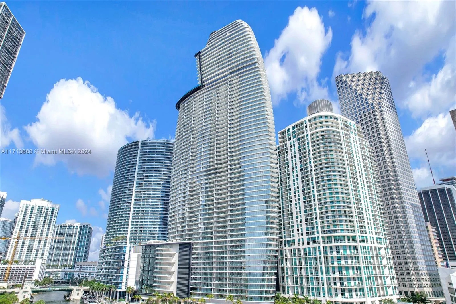 1 bedroom 1 bath for sale at 300 Biscayne Blvd Way # 2608, Miami FL 33131