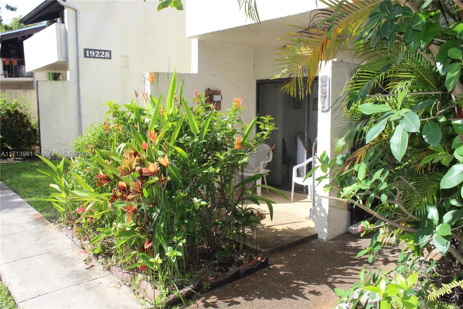 3 bedroom 2 bath for sale at 19232 NE 25th Ave # 221B, Miami FL 33180