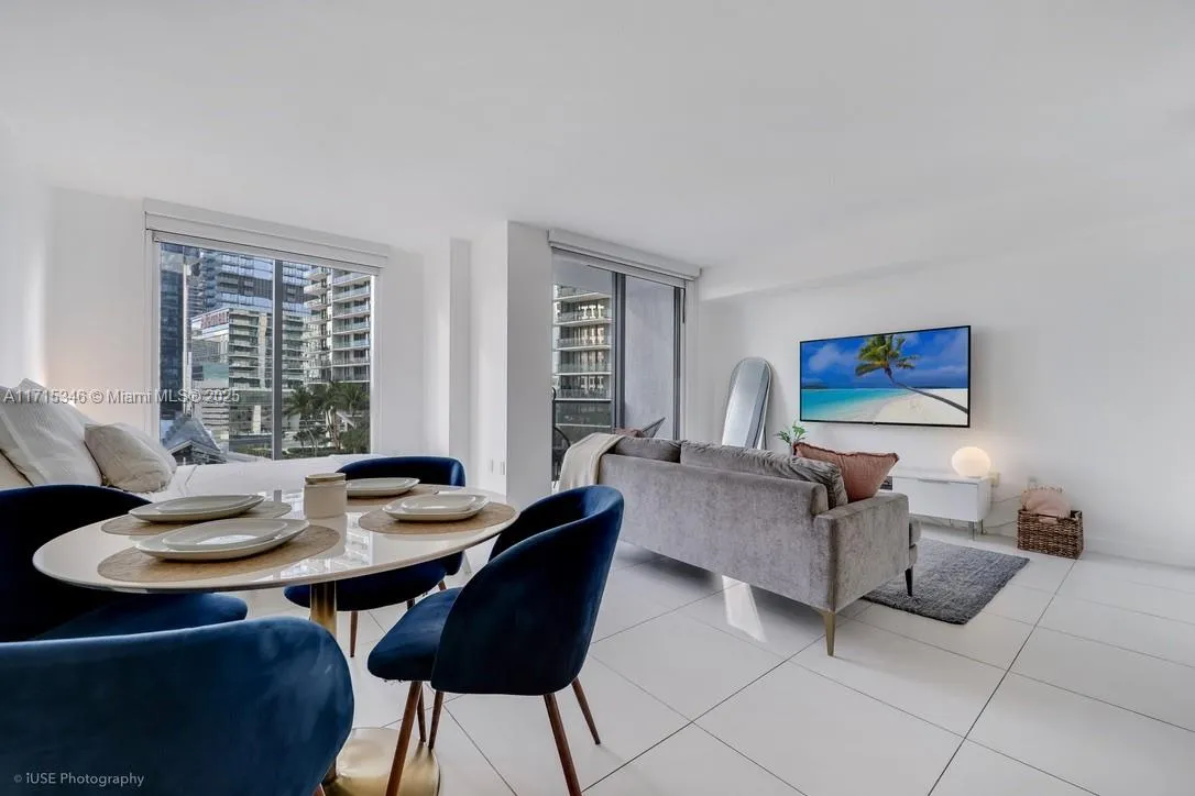 1 bath for sale at 31 SE 6th St # 1703, Miami FL 33131