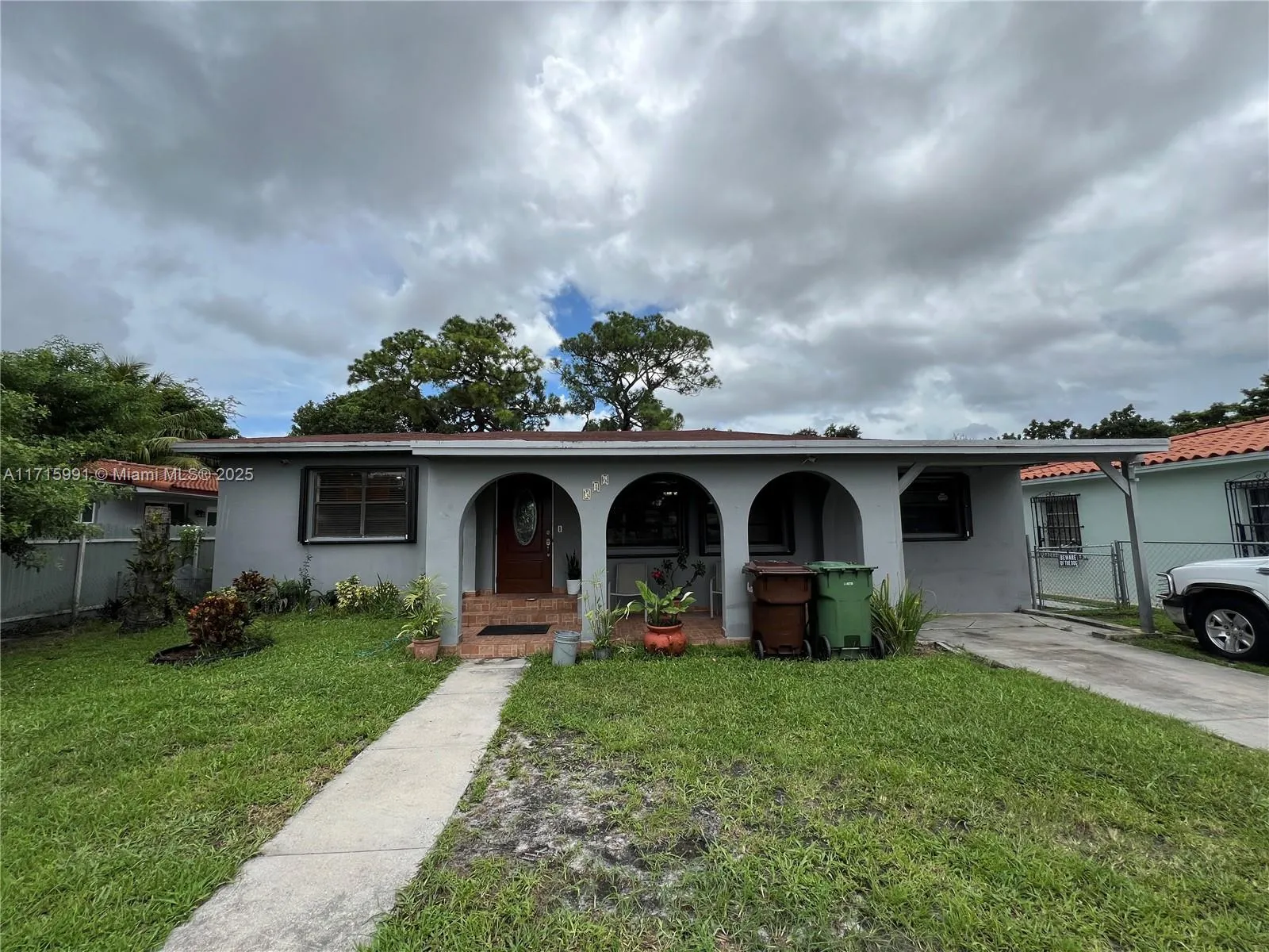 3 bedroom 2 bath for sale at 546 E 27th St, Hialeah FL 33013