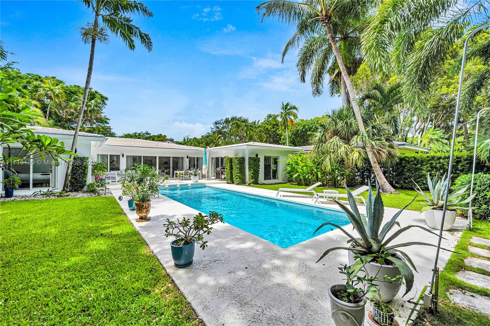 4 bedroom 4 bath for sale at 203 Ridgewood Rd, Coral Gables FL 33133