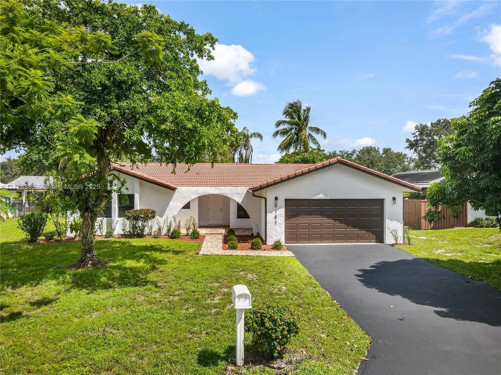 3 bedroom 2 bath for sale at 8151 NW 2nd Mnr, Coral Springs FL 33071