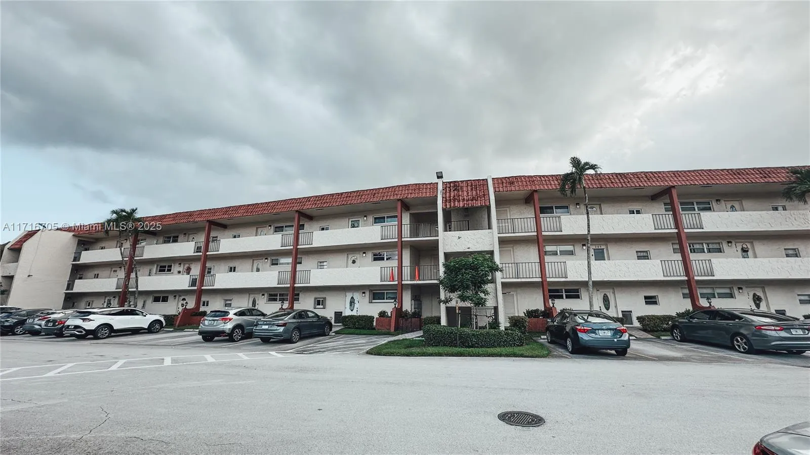2 bedroom 2 bath for sale at 311 S Hollybrook Dr # 308, Pembroke Pines FL 33025