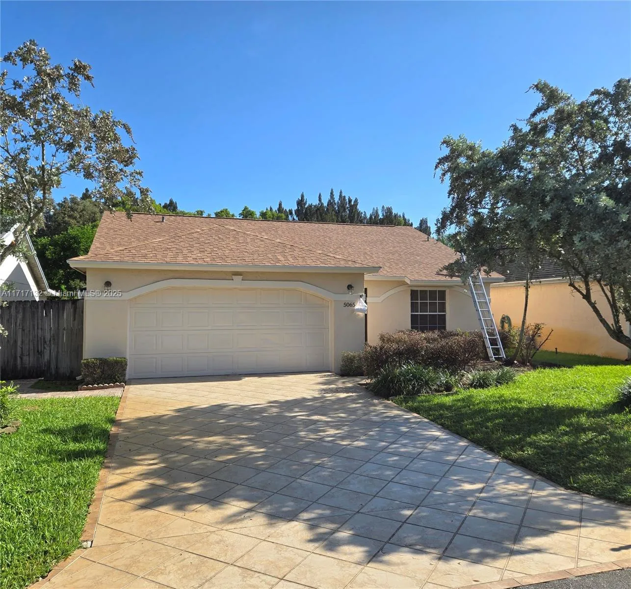 5065 N Foxhall Dr N, West Palm Beach FL 33417