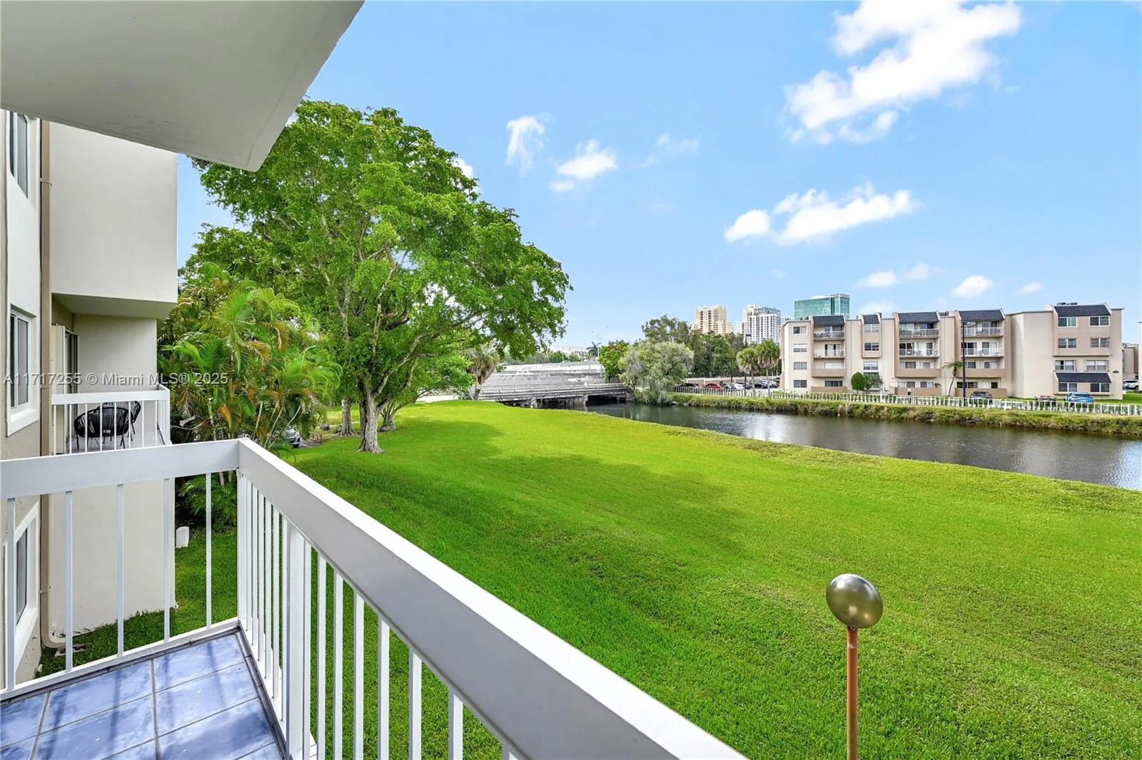 1 bedroom 1 bath for sale at 7720 Camino Real # 213, Miami FL 33143