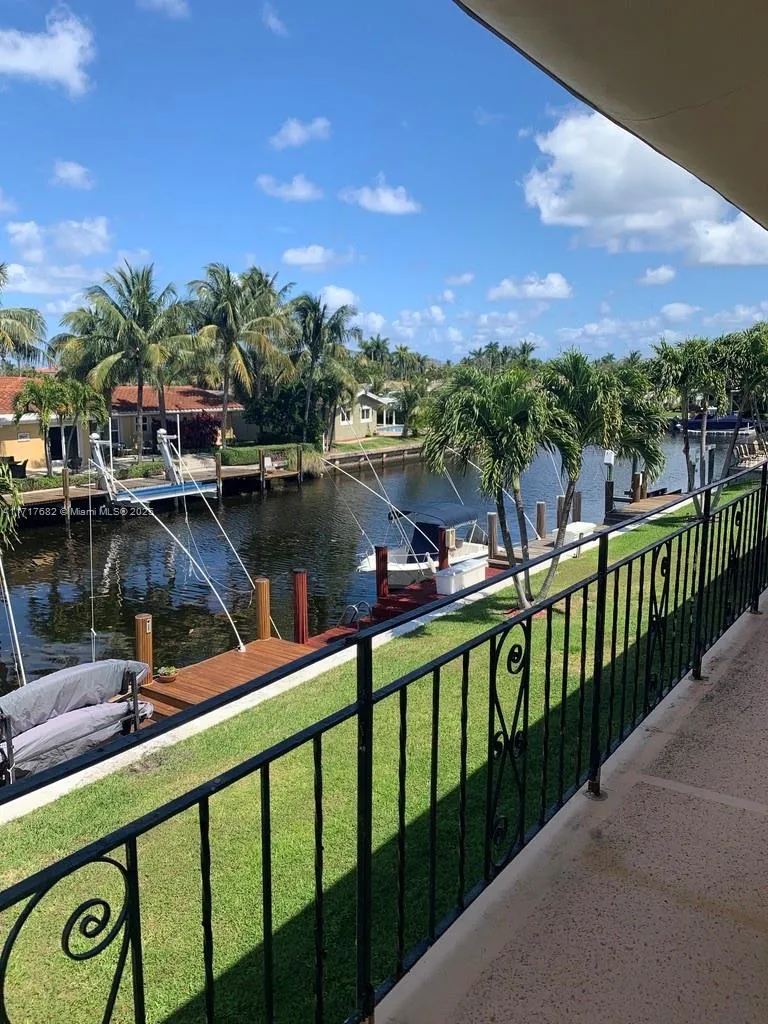 1 bedroom 1 bath for rent at 301 E Mcnab Rd # 208, Pompano Beach FL 33060