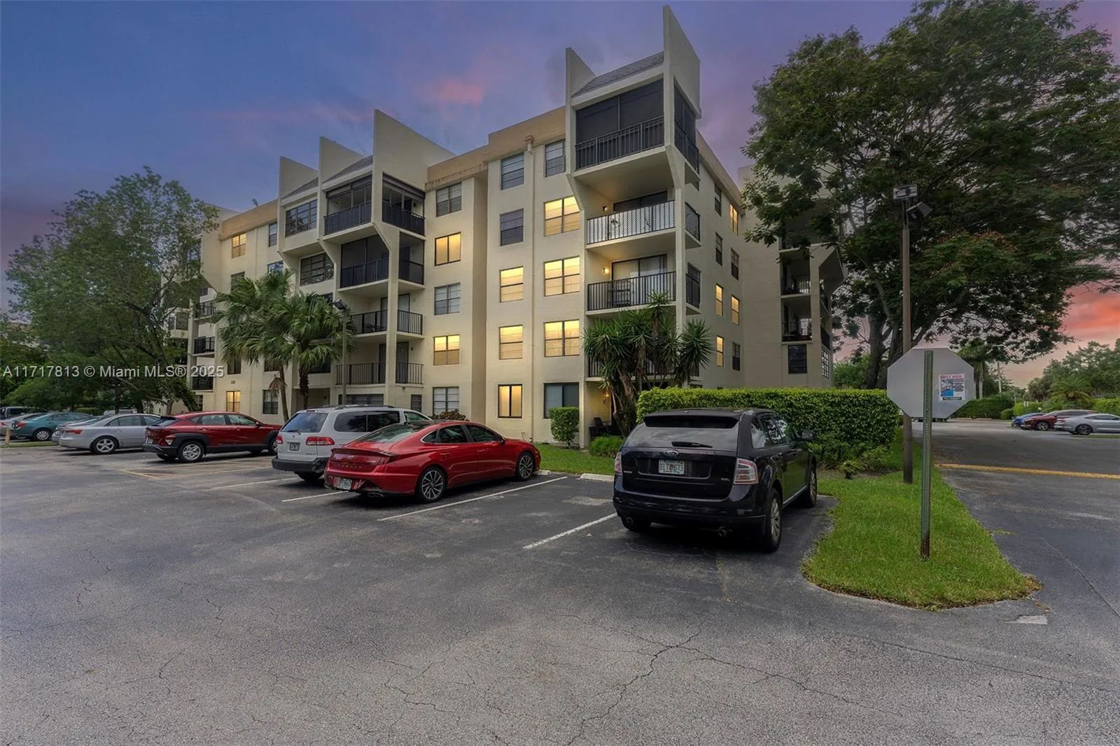 2 bedroom 2 bath for sale at 6190 Woodlands Blvd # 108, Tamarac FL 33319