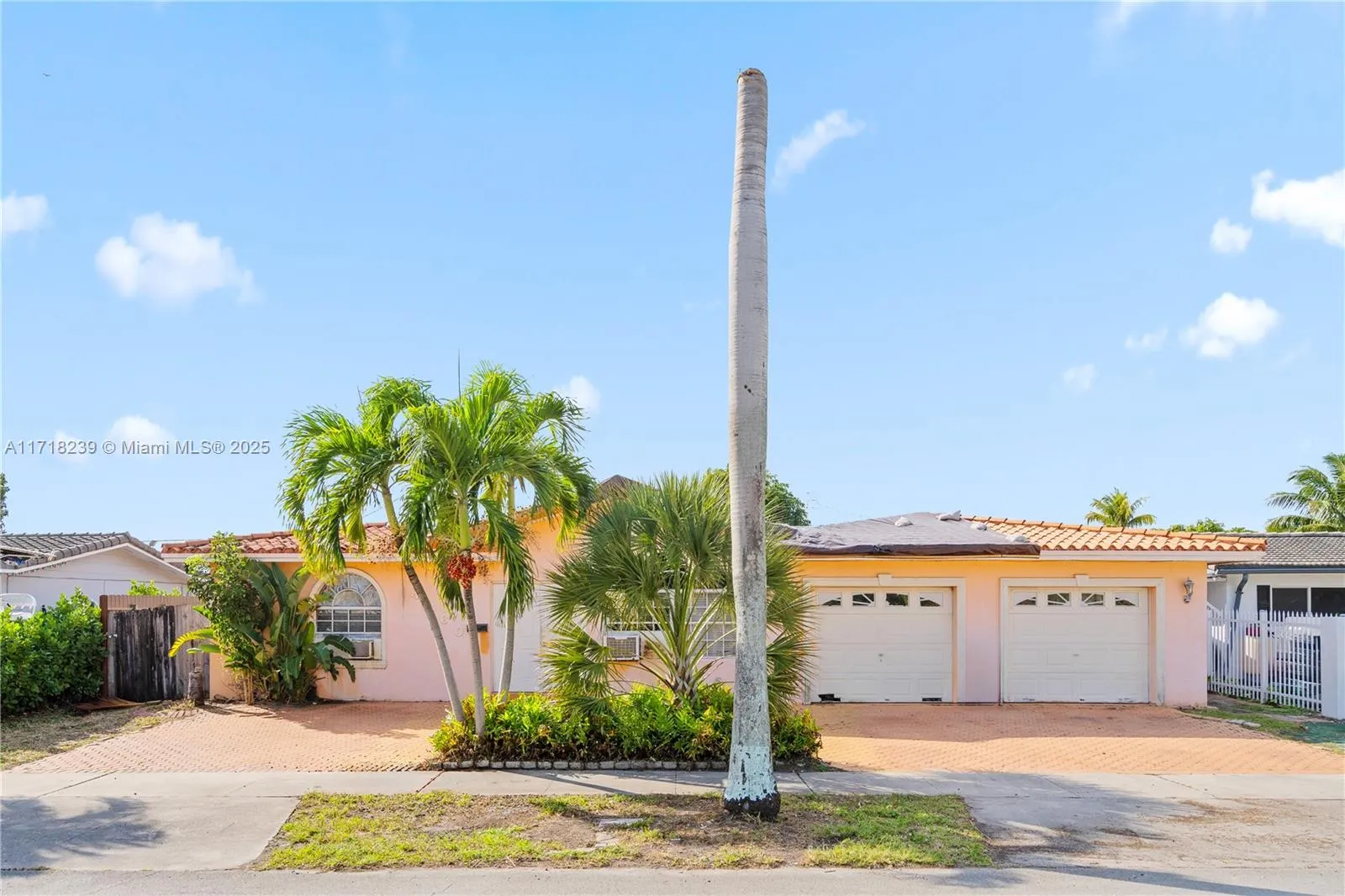 3 bedroom 2 bath for sale at 4660 W 8th Pl, Hialeah FL 33012