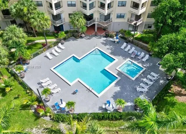 8353 Lake Dr # 504, Doral FL 33166