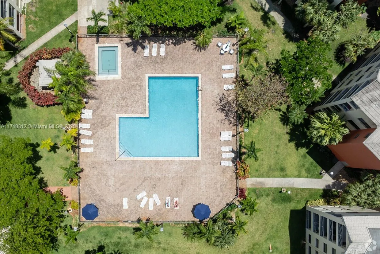 8353 Lake Dr # 504, Doral FL 33166