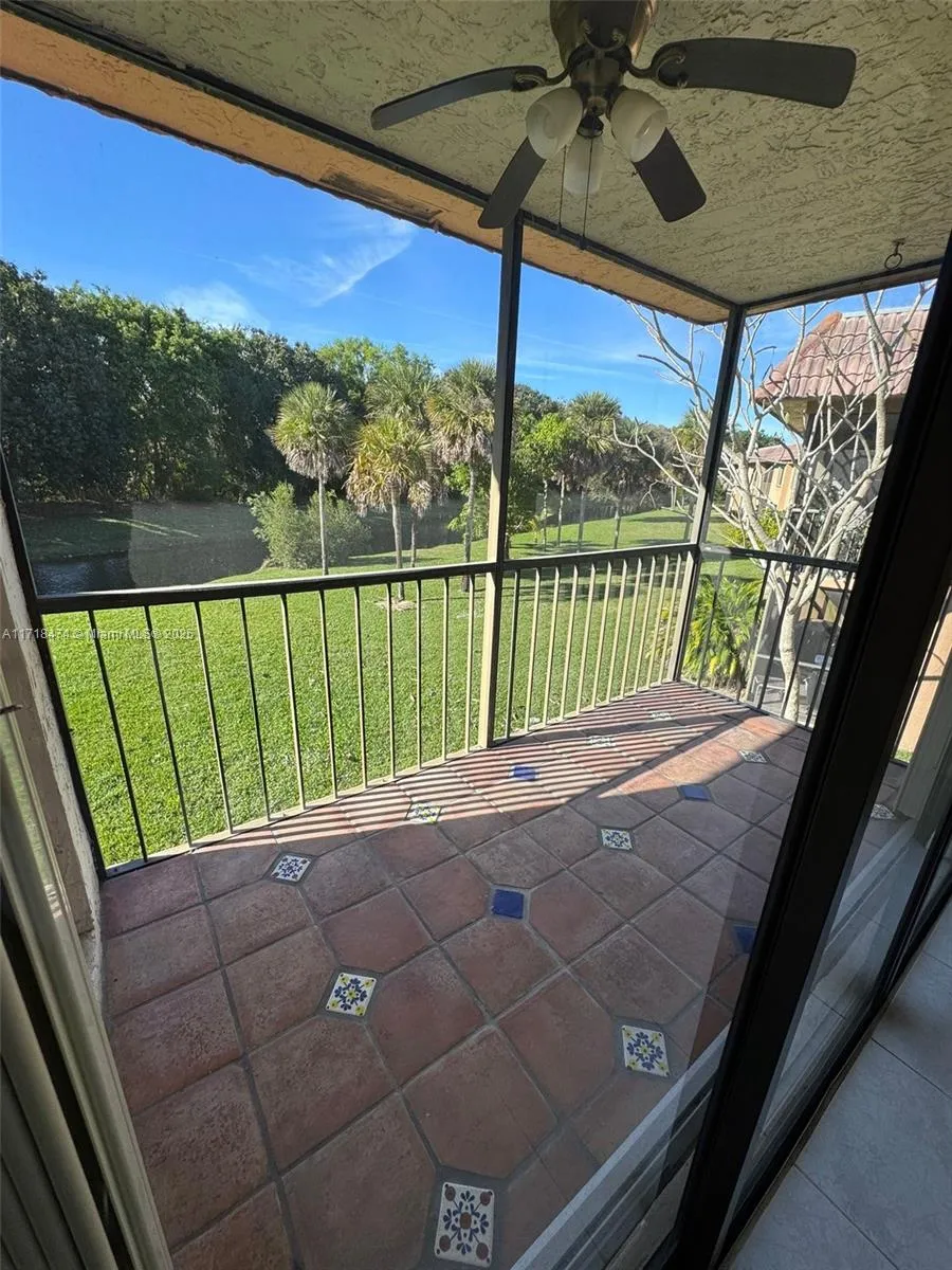 2 bedroom 2 bath for rent at 213 Lakeview Dr # 204, Weston FL 33326
