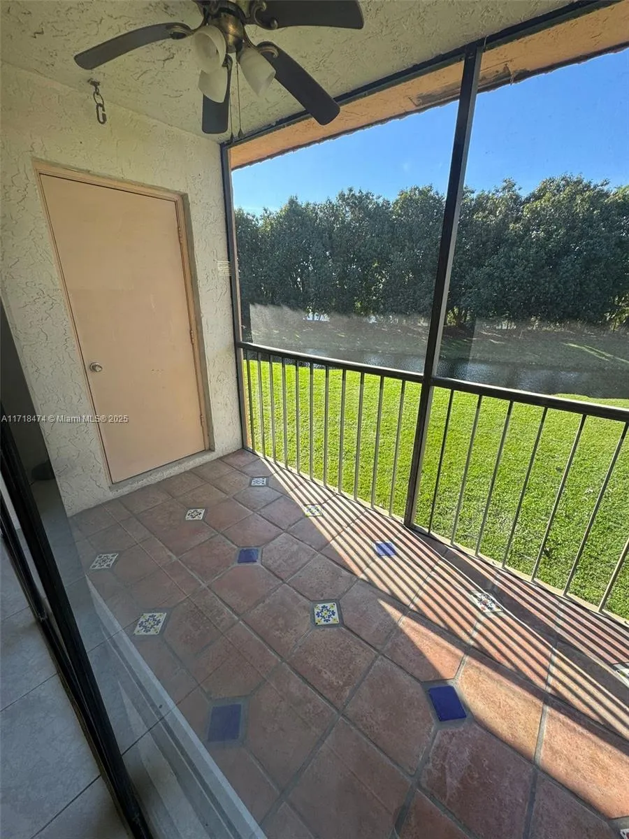 213 Lakeview Dr # 204, Weston FL 33326