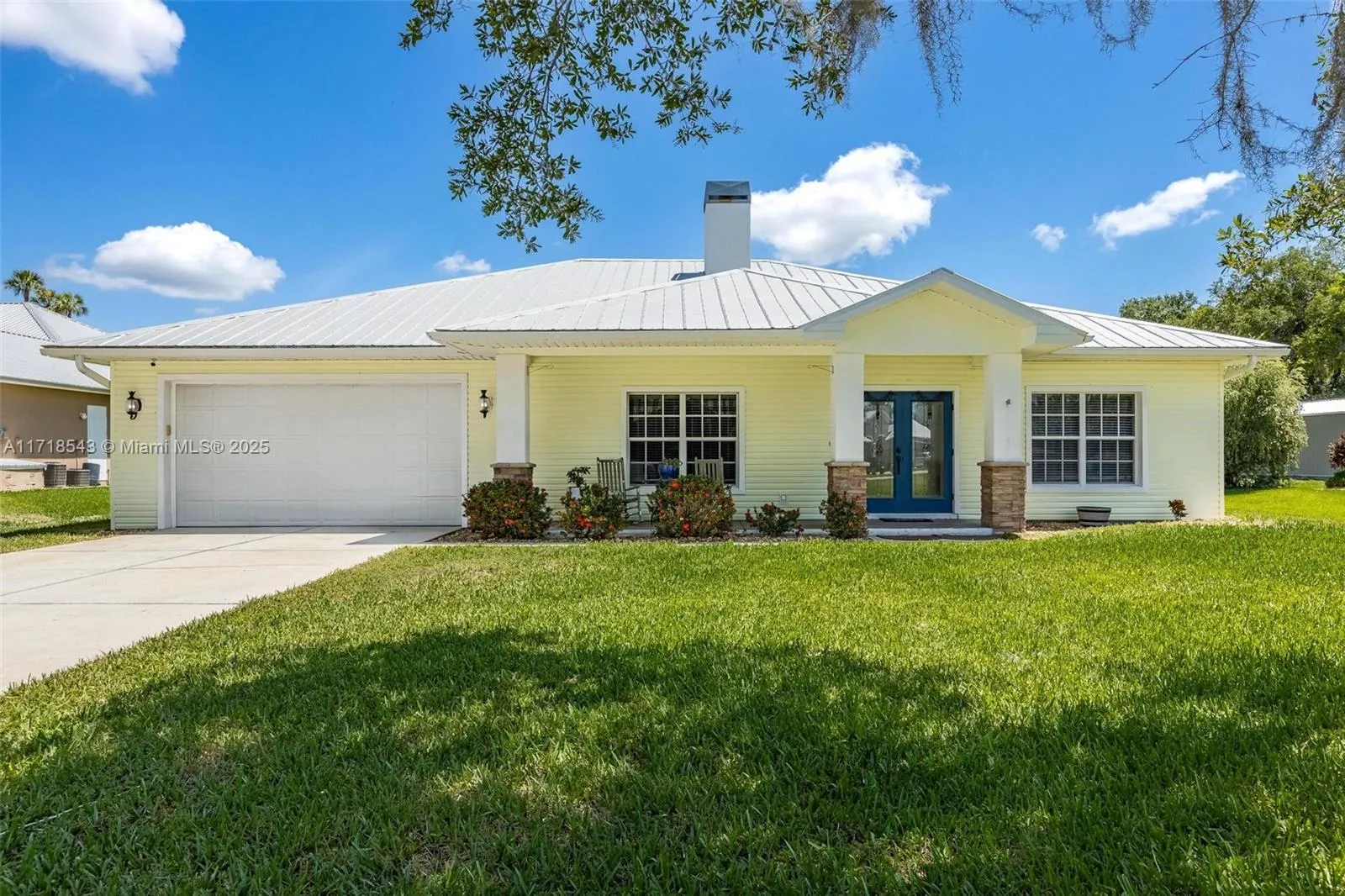 3 bedroom 2 bath for sale at 1724 Caloosa Estates Ct, La Belle FL 33935