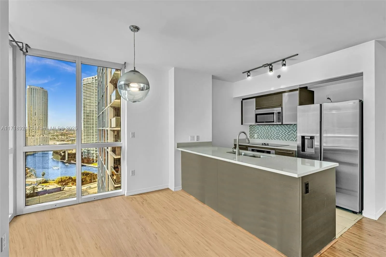2 bedroom 2 bath for sale at 55 SE 6th St # 2202, Miami FL 33131
