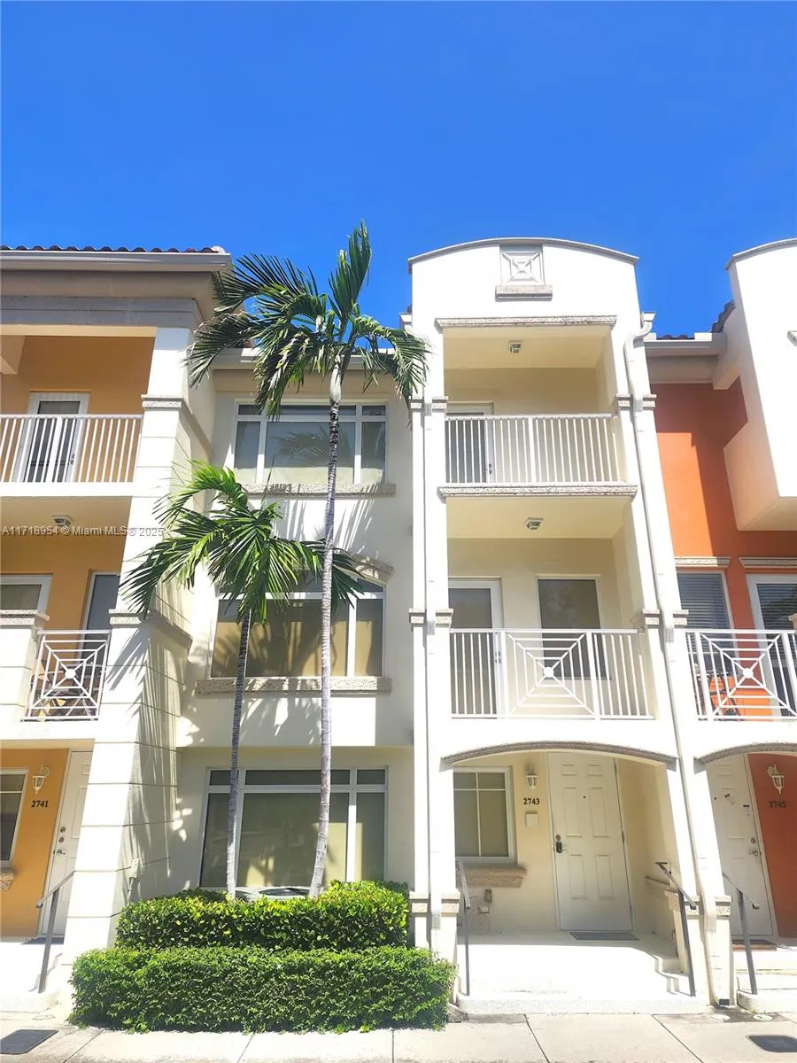 2 bedroom 2 bath for sale at 2743 NE 184th Way, Aventura FL 33160