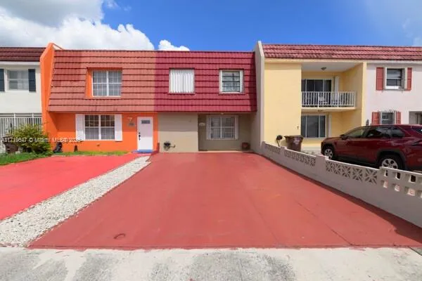 3 bedroom 2 bath for sale at 949 W 79th St, Hialeah FL 33014