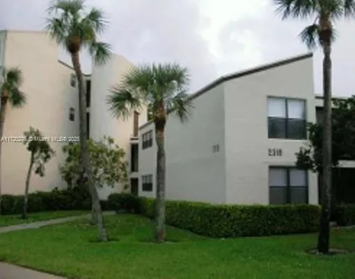 2 bedroom 2 bath for sale at 2318 S Cypress Bend Dr # 125, Pompano Beach FL 33069