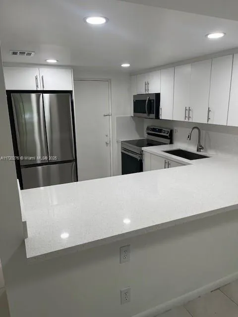 2318 S Cypress Bend Dr # 125, Pompano Beach FL 33069